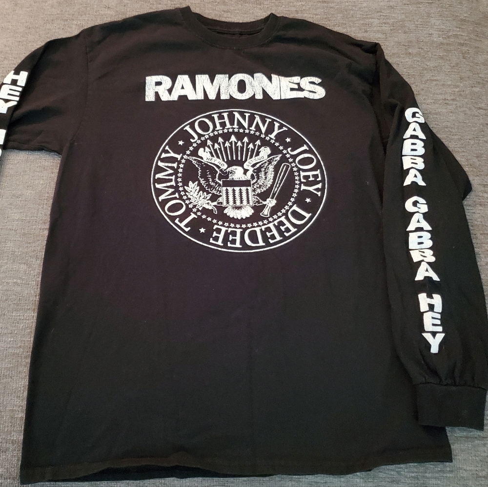 Ramones logo shirt
